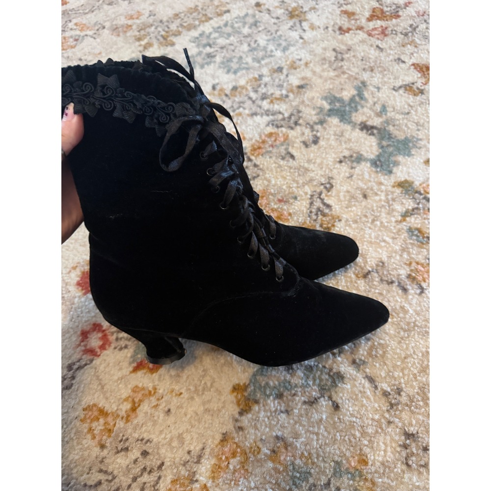 Vero Cuoio Black Velvet Victorian Lace Up Booties Whimsigoth Witchy Heel 8B